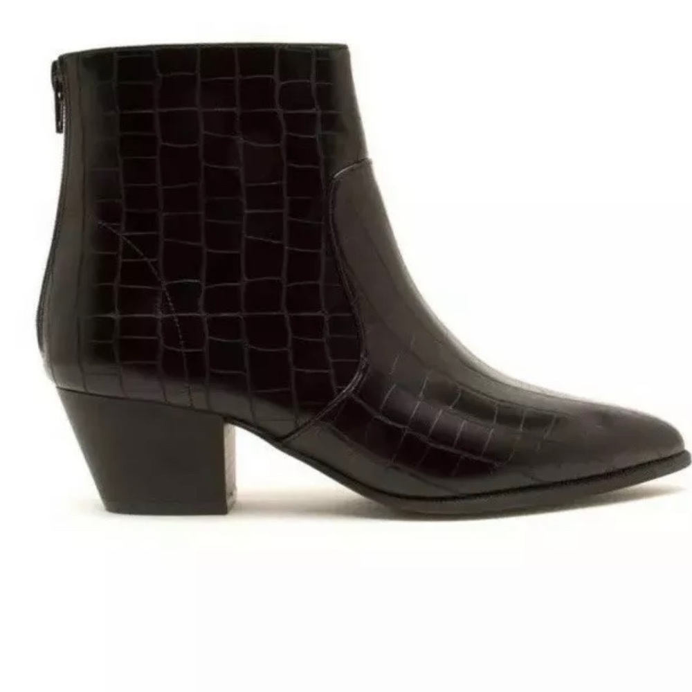 Womens Crocodile black booties size 8 (runs A FULL SIZE BIG)